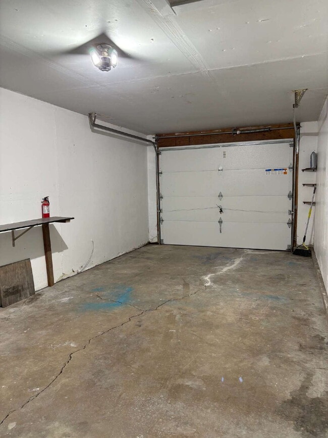 Building Photo - 2 bedroom duplex - Bennett