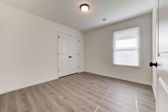 Building Photo - New Construction-Never Lived in Duplex, Pe...