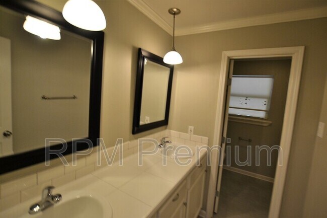 Building Photo - 3147 Little Farms Dr