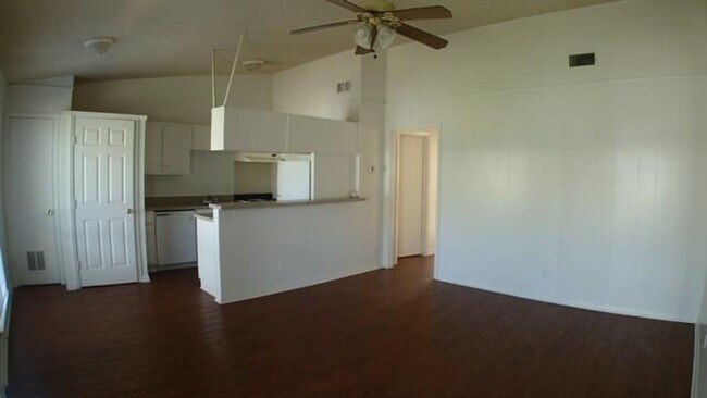 Building Photo - 608 W 51st St