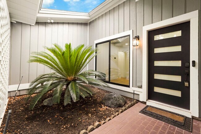 Building Photo - 3327 Freshmeadows Dr