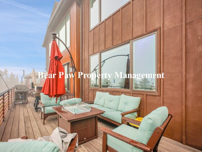 Building Photo - "Spacious 5-Bed Retreat with 3.5 Baths on ...