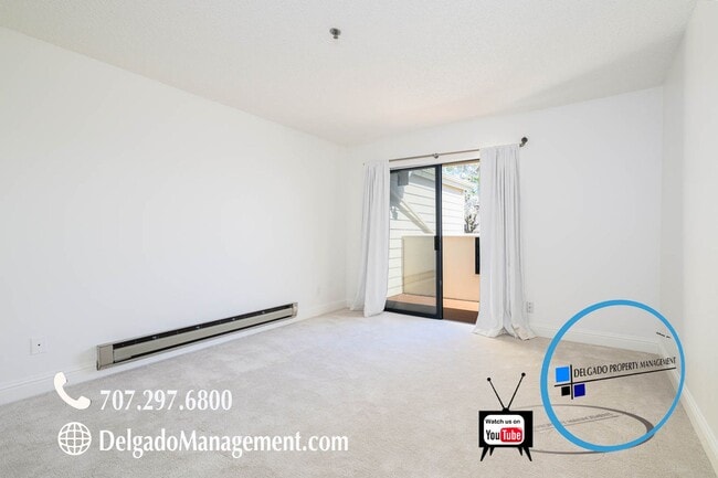 Building Photo - Glen Cove! Large one bedroom