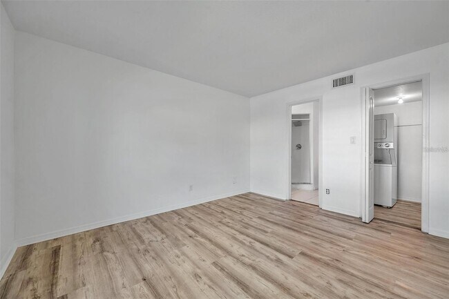 Building Photo - 108 Pompano Dr SE
