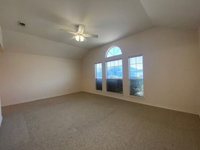 Building Photo - AFFORDABLE ISLAND LIVING!