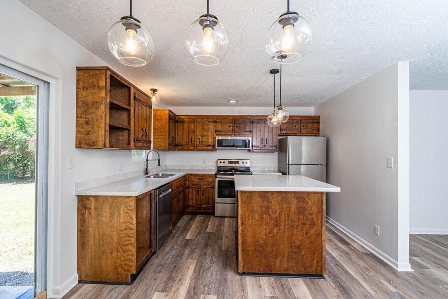 Kitchen - 502 Cherokee Court
