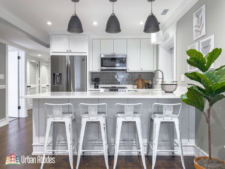 Building Photo - 3453 N Hoyne Ave