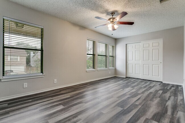 Building Photo - Spacious 3-bedroom home in the highly desirable Parkwood Subdivision