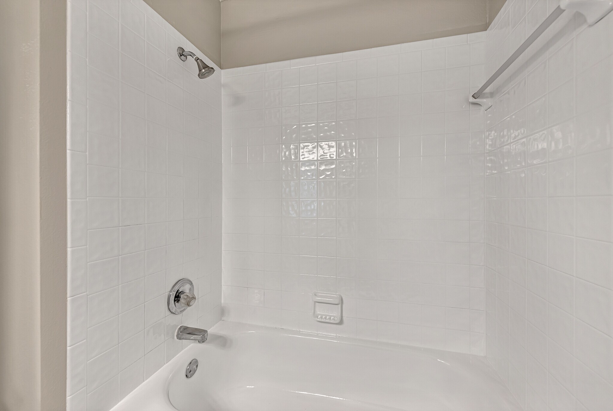 Building Photo - 4660 W Dover St