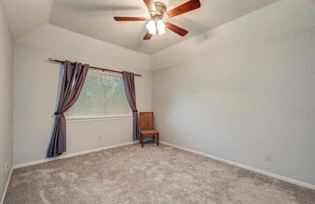 Building Photo - 5339 Holly View Dr