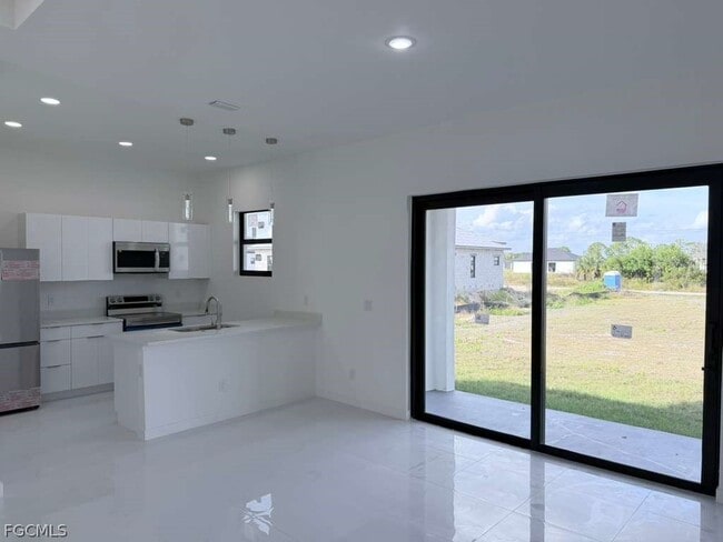 Building Photo - 477 Rayford St