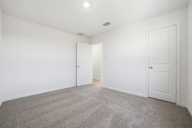 Building Photo - 246 Shenandoah Dr