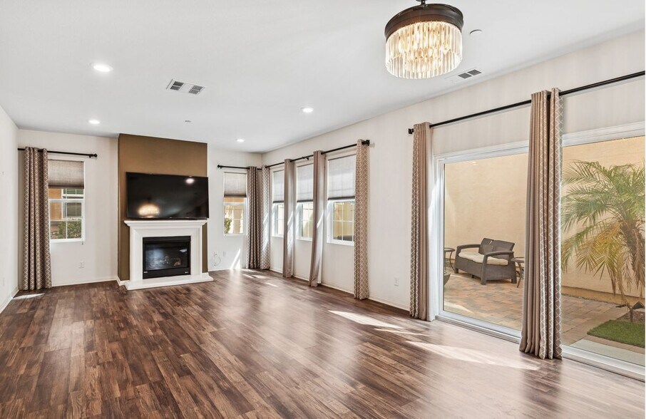 Building Photo - 20507 Sugarberry Ct