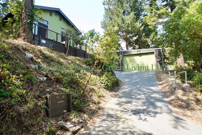 Building Photo - 2 Bedroom Woodacre Home with Views!