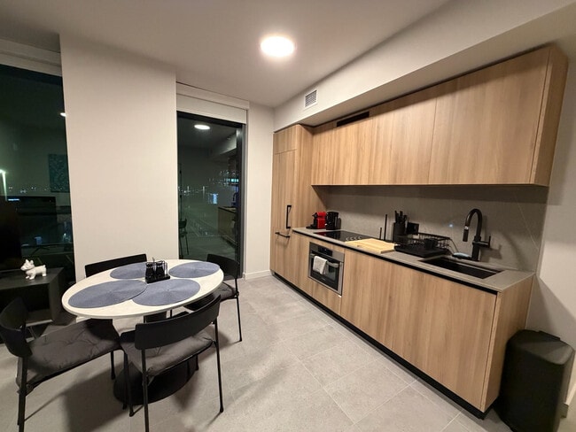 Building Photo - 121 NE 5th St