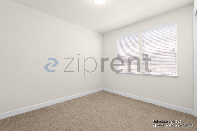 Building Photo - 941 Bracken Ct