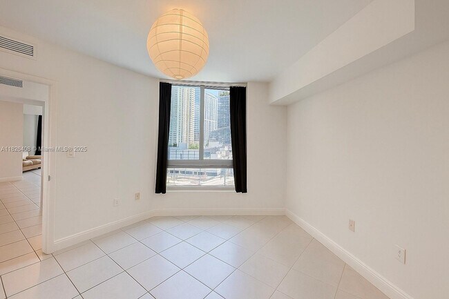 Building Photo - 350 S Miami Ave