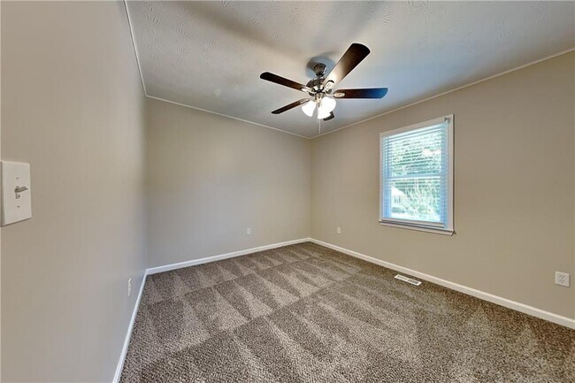 Building Photo - 4 Oak Landing Trail S