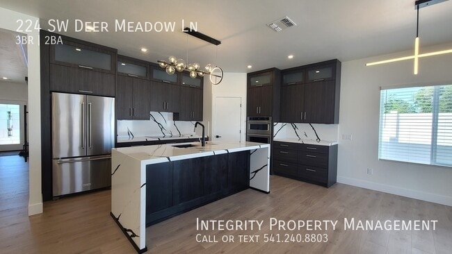 Building Photo - 224 Meadow Ln