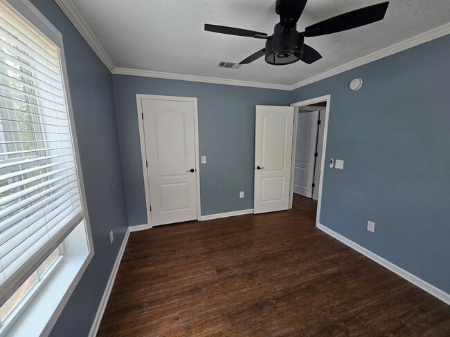 Building Photo - 5527 Lassen St