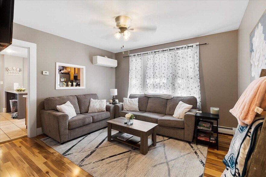 Building Photo - 39 HUDSON Street, Second Floor