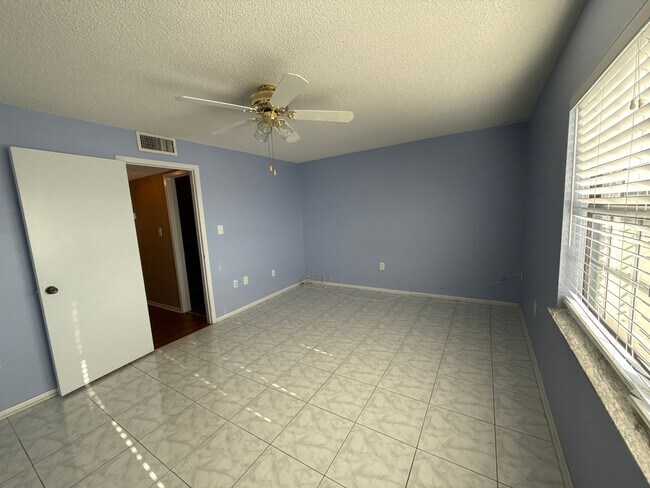 Building Photo - CONCORD VILLAGE 1/1 SPACIOUS 820 SF CONDO