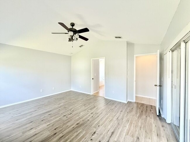 Building Photo - 4768 Ridgemoor Cir