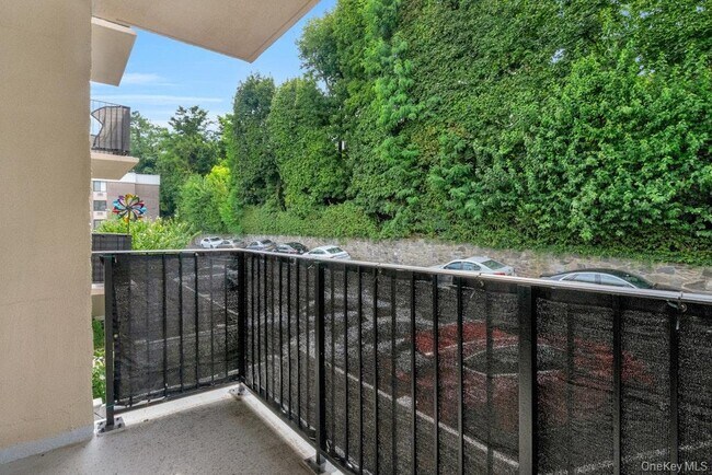 Building Photo - 128 Colonial Pkwy