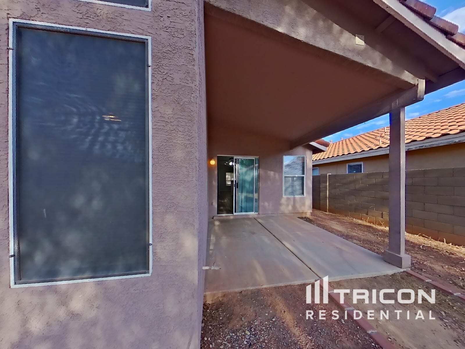 Building Photo - 12425 N 42nd Dr