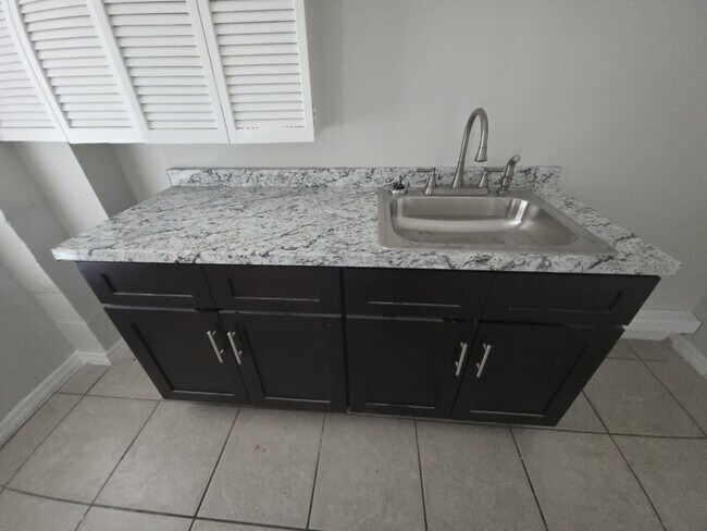 Building Photo - 110 Lemon St