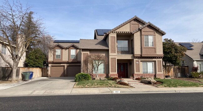 Primary Photo - $3,500 Private pool, Solar Panels, 5 Bed, ...