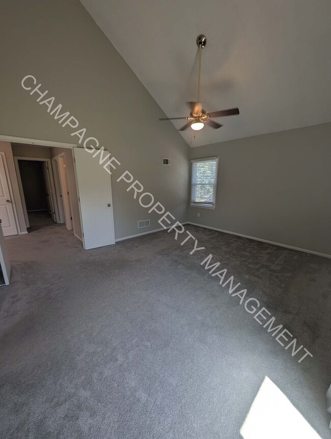 Building Photo - GORGEOUS LENEXA HOME FOR RENT - FLAT ROCK ...