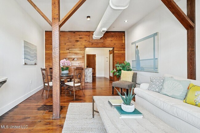 Building Photo - 301 S Toulme St