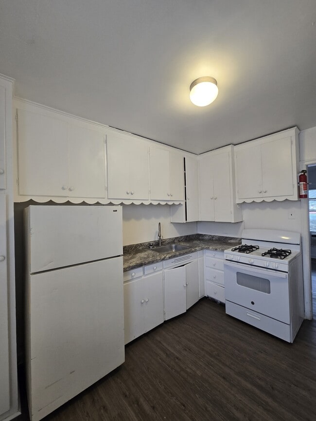 Building Photo - 522 S Glendale St