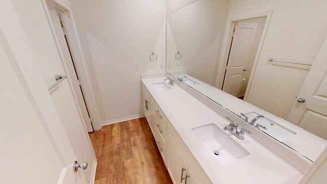 Building Photo - Move In Special - $1000 off first month's rent with a year lease with a January move in