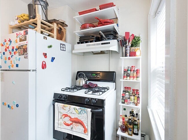 Building Photo - 94 W Cedar St