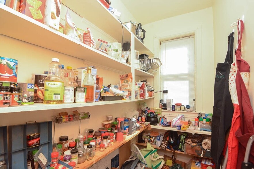 Building Photo - 2637 W Iowa St