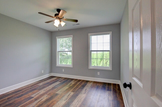 Building Photo - 133 Riverbend Dr