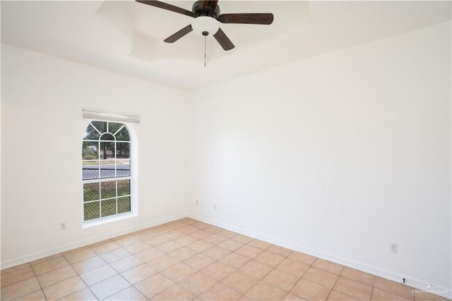 Building Photo - 604 Buena Vista Dr