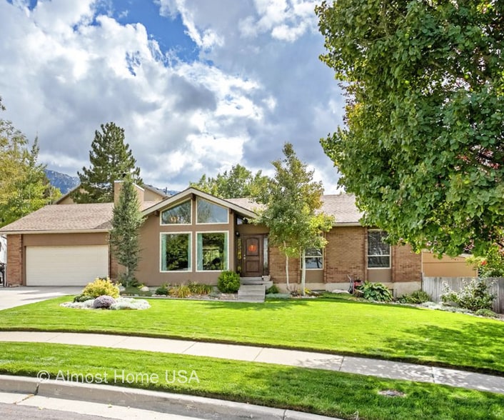 Primary Photo - 9722 Buttonwood Cir