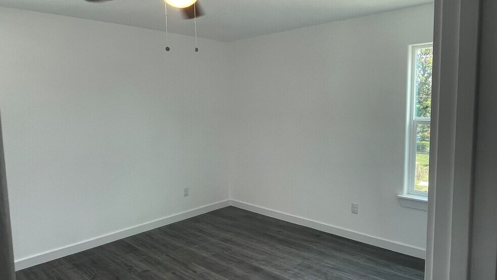 Building Photo - 9746 Garcroft St