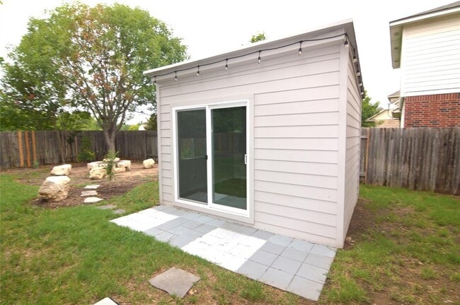 Building Photo - 916 Brighton Pl