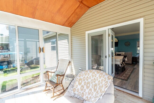 Building Photo - 2247 Pike Dr