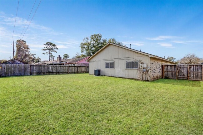 Building Photo - 14818 Gladewick Dr