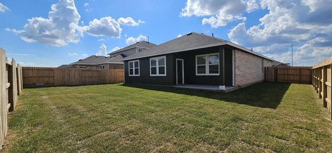 Building Photo - 8442 Bay Oaks Dr