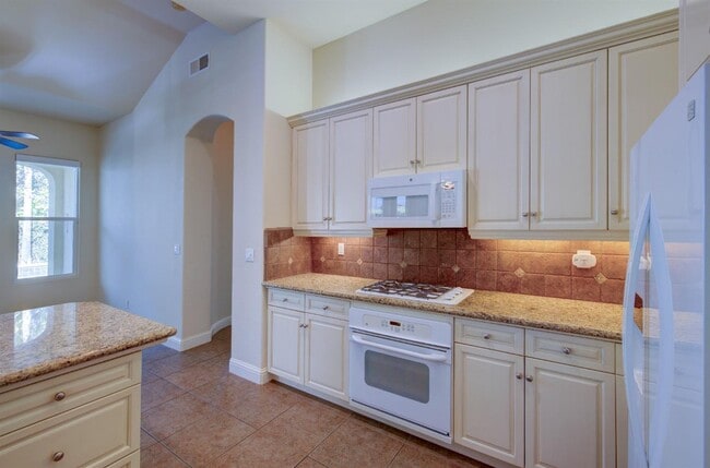 Building Photo - 1087 Loyola Ave