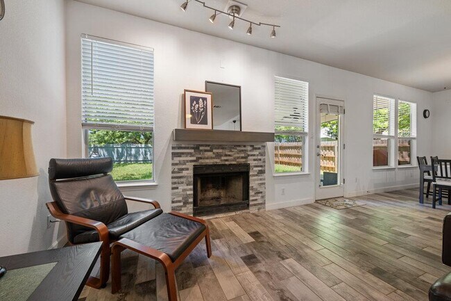 Building Photo - 13400 Rossello Dr