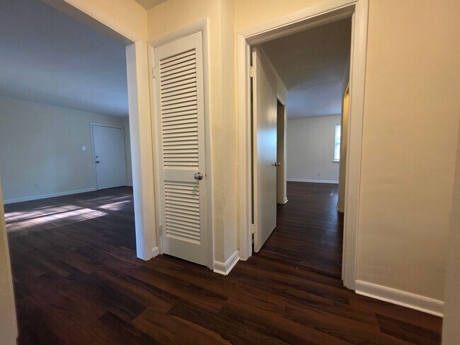 Building Photo - Bull St