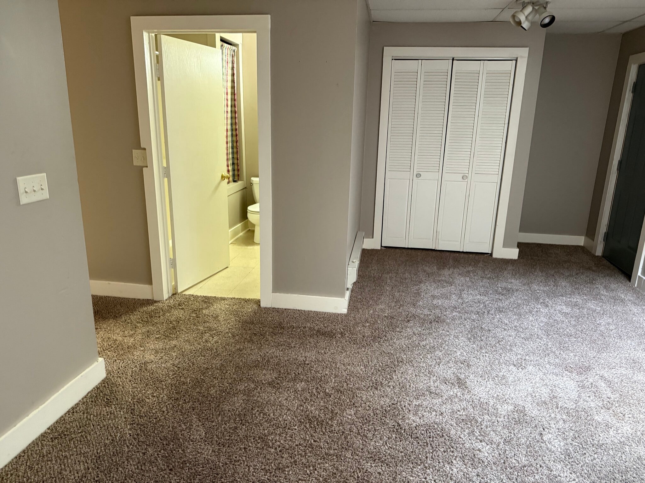 Building Photo - 120 N Meridian St