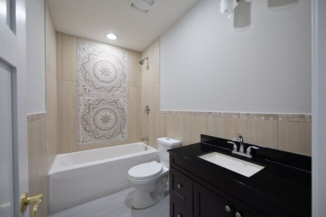 Building Photo - ???Completely Renovated 3 Bedroom 1.5 Bath...